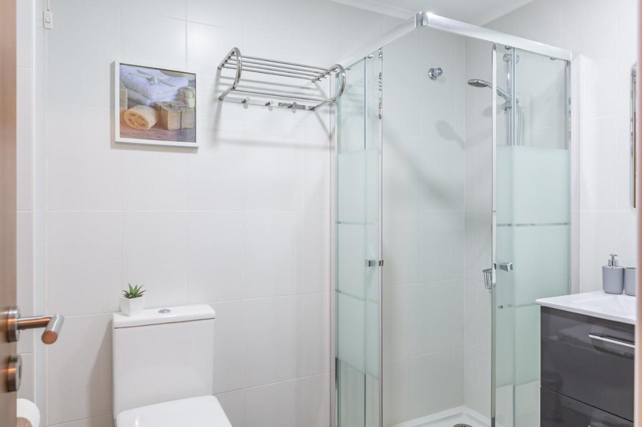 1 Bedroom Beach Apartment With Balcony 2 Min Walk To The Beach! กอสตา ดา กาปาริกา ภายนอก รูปภาพ